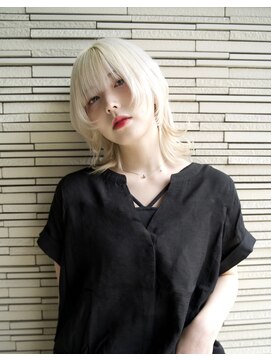 リラス 博多(rilas) ハイトーンミディアムウルフ　レイヤーカット