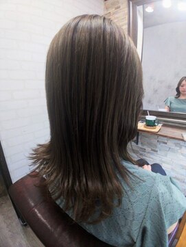 アトリエナガノ(atelier nagano) ニュアンスカラー/センターパート/ツヤ髪スタイル/ブルージュ