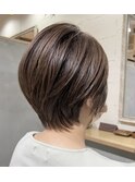 40代～大人女性スタイル　ショートレイヤー　明るく白髪染め