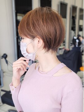 バイエイト(X８) 【小顔　効果抜群】朝のお手入れが楽なマッシュショート『小川』