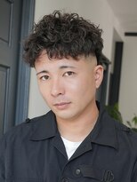 ログ(LOG)&nbsp;メンズショート 無造作パーマ フェードカット ツーブロ 高松