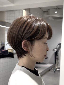 ヘアスペース リズム グリーン(Hair space Rizm green) ひし形シルエットの大人ショートボブ