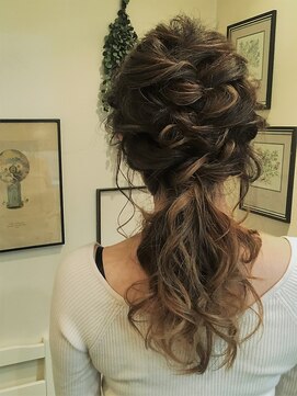 エクー(ECOO) 【   編み込みローポニー   】