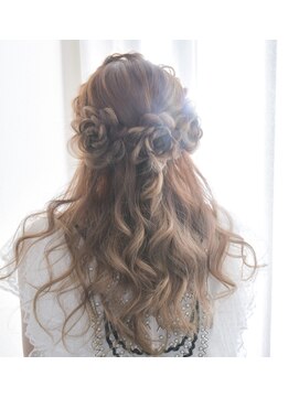 ラカシェット(la-cachette) お花三つのハーフアップ