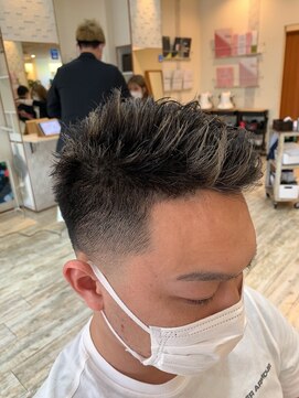 アーティスト サロン ショウ(artist salon SHOW) フェードカット×ハイライトカラー