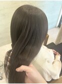 柔らかみのあるオリーブベージュ
