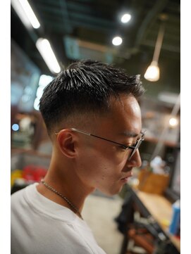 フォーコーナーズカットショップスリーセント 栄(FourCornersCutShop 3/cent) フェードショート