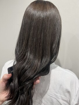 ウィーク 梅田(UiiC) 暗め艶カラー ／ オリーブグレージュ ／ uiic umeda 中沢恵理