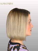 ロワナイダ(LOWONIDA) エアタッチグラデーションブリーチ×ボブ