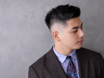 クロムトウキョウ ザ バーバー ネオン 新宿店(CHROM TOKYO the Barber ne/on)の写真/忙しいビジネスマンに朝のセットが楽にキマる!計算されたデザイン力で、周りからも好感度◎なスタイルに。