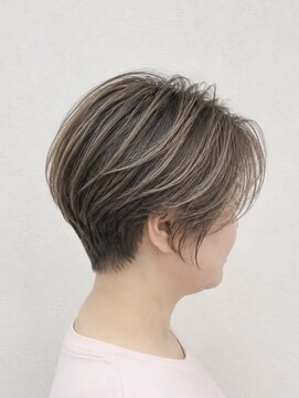 ウル(ulu) ハンサムショート 白髪ボカシハイライト 40代 50代