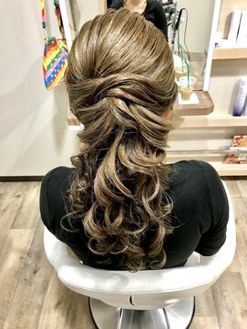 デザインサロンリア(design salon Lia) poni