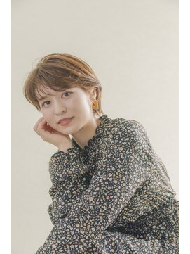 ページボーイ美容室 耳かけが似合う丸みショート