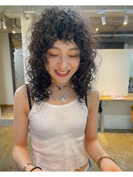 ソイ 下北沢(soi) ミディアムウルフのハードパーマスタイル