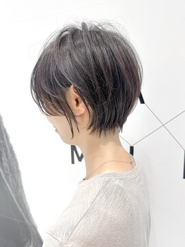 ハルキミナト ジャパン ヨコハマ(HARUKI MINATO japan YOKOHAMA) レイヤー丸み大人ショート20代30代40代50代プラチナアッシュ
