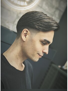 フランクスバーバーリベラルド 横浜(FRANK'S BARBER LIBERALD) サイドパートフェードカットツーブロック海外風メンズカット