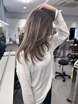 キング 高槻(K!ng) 縮毛矯正髪質改善ハイライトレイヤーカット高槻美容室エクステ