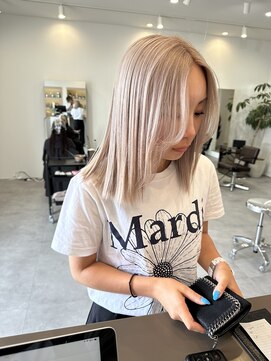 ユエン(YUEN) ホワイトブロンド