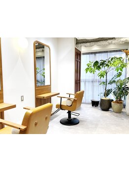 4席のみの落ち着いた空間でゆったりとした時間を過ごせる♪少人数サロンだからこその居心地◎