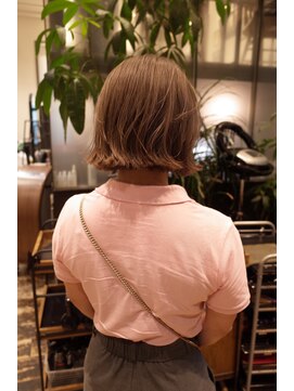 ナビッジ(NABIGE) パツっとボブのグレージュカラー