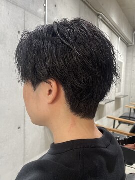 ブルニール 心斎橋(BLEUNIR) 刈り上げないツーブロック センターパート 30代メンズ髪型