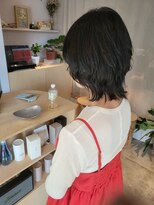 ヌーナ(nuna.)&nbsp;癖を活かしたウルフスタイル。