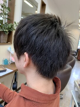 コアフィールフィス(COIFFURE fils) 《見附　今町》メンズ　定番黒髪ショート
