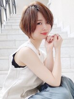 耳かけ/ショートボブ/フォギーベージュ/毛先ウェーブパーマ小林