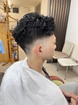 カットハウス(NARU) スキンフェード×パーマ