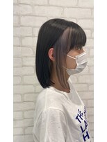 ビス リアン 川口店(Vis lien)&nbsp;インナーカラー切りっぱなし前下がりボブシルバー川口