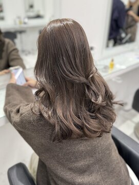シー 池袋(SHE) ミルクティーグレージュ♪