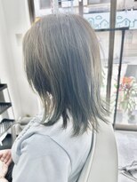エートゥゼット(AtoZ) 外ハネスタイル