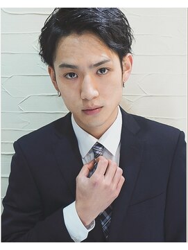 ジジ 代々木(Gigi) センターパートウルフカットサーフカールスパイラルパーマゆるめ