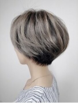 Ruufus恵比寿南/白髪ぼかしハイライト/ショートボブ/髪質改善 【40代50代60代】立体感ひし形ショートボブ／前髪あり／小顔見せ