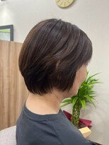 ヒビ(hibi)&nbsp;ひし形シルエットの大人ショートボブ