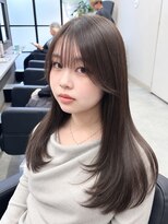 エミュ(Aimu.)&nbsp;韓国風くびれレイヤーで垢抜けロング