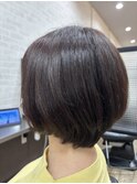 ショートボブ　ピンクベージュカラー