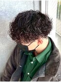 スペインカールスパイキーショートブルーブラックフェザーパーマ