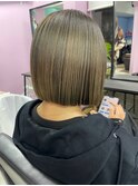 丸くならずにスッと収まるワンレングスボブ