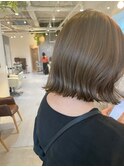 シアベージュ×切りっぱなしボブ
