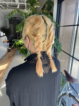 ニキータ(Nikiita) くねくねヘアアレンジ B4229