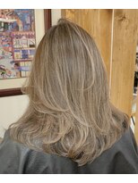 ルイ(ROUIS produced by LUCK 津田沼) ROUIS 津田沼 白髪ぼかし ハイライト レイヤー