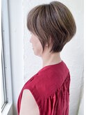 白髪ぼかしハイライト入り 小顔に見える大人美人ショートb柴立