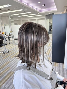 アフューズバイストゥー(Vfuse by StueW) コントラスト×ハイライト×外ハネ[倉敷][岡山][倉敷美容室]