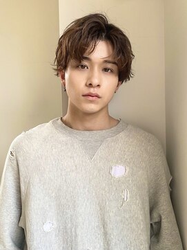 アリゲート ダイカンヤマ(Ari gate daikanyama) men'sミディアムシャドウパーマセンターパート前髪ありなし