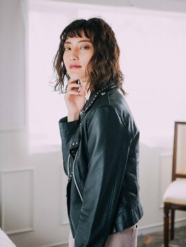 スタリー(Starry) ガーリーウェーブミディ20代/30代/40代/ハレマチ通り