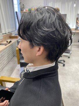 モク(mok) ゆるめパーマ×センターパート