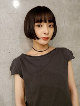 オーオシカシカスペース(OOO YY Space) ワイドバングミニボブ×地毛風カラーで抜け感をプラス