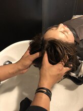 髪だけでなく心まで癒す時間をご提供。自慢の本格ヘッドスパで、頭皮から健やかな美髪へ