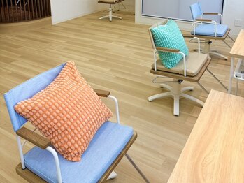 hair mah. 天満橋【ヘアーマー】【6月12日　NEW OPEN（予定）】の写真/【6/12 OPEN＊天満橋1分】周りをの目を気にせず、ゆっくり過ごせる特別感と親しみやすさで深い信頼関係を。